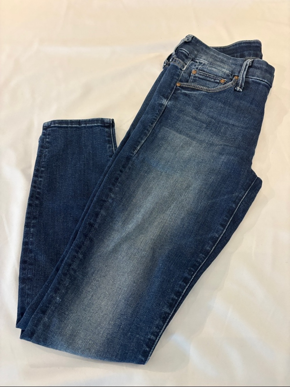 MOTHER women’s the looker crop dark wash Skinny Jeans - size 27